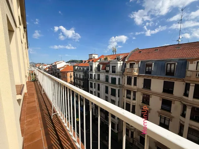 Se Alquila piso de 4 dormitorios y 2 baños para Entrar a Viv