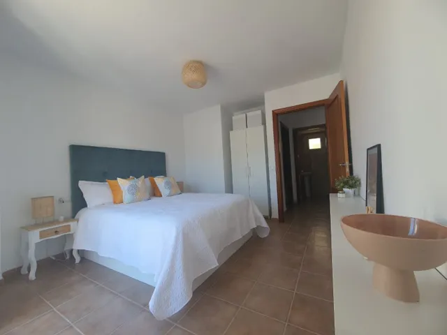VIVIENDA TOTALMENTE AMUEBLADA CON PATIO INTERIOR — 27