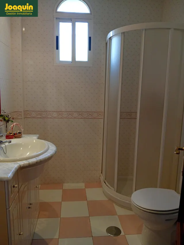 Espectacular chalet urbano con piscina y casa de invitados en Los Encinares de Alcolea. — 12