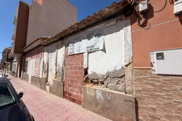 Solar urbano de 129 m2 con gran potencial de inversión en el - foto 3