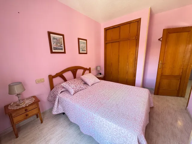 Apartamento en esquina de 2 dormitorios a 500 m de las piscinas naturales en Torrevieja!!! — 13