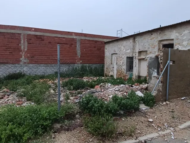 Se vende casa de pueblo para reformar sobre una parcela de 196m2 en terreno urbano — 8