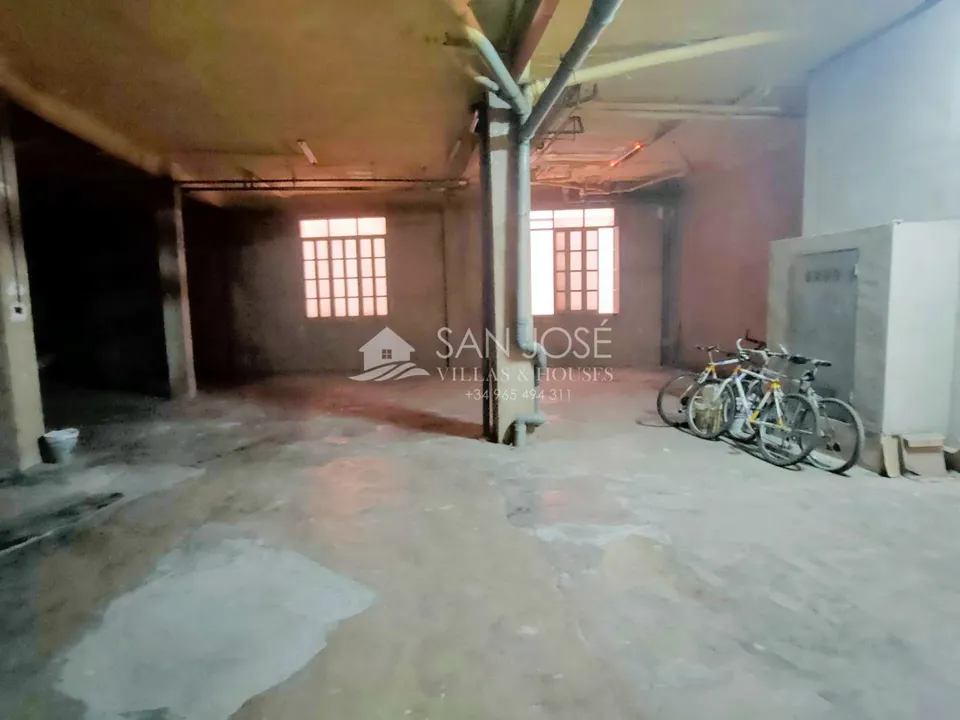 SE ALQUILA LOCAL GRANDE EN ASPE EN BUENA ZONA