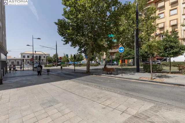 JUNTO AVENIDA ANDALUCES — 37