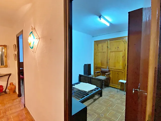 Piso de 4 habitaciones con ascensor en la calle Sant Blai, cerca de la universidad — 17