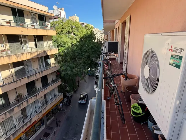 TEMPORAL - Piso de diseño con balcón calle Bonaire - Jaume I - foto 4