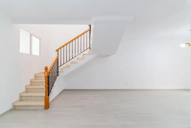 Espacio para toda la familia: 4 dormitorios y cochera — 7
