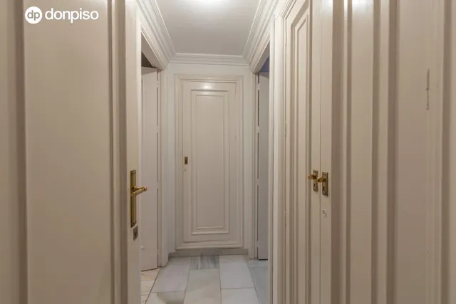 Exclusivo piso señorial con terraza en el Paseo del Salón (Cuesta de Escoriaza), con cochera y trastero. — 34