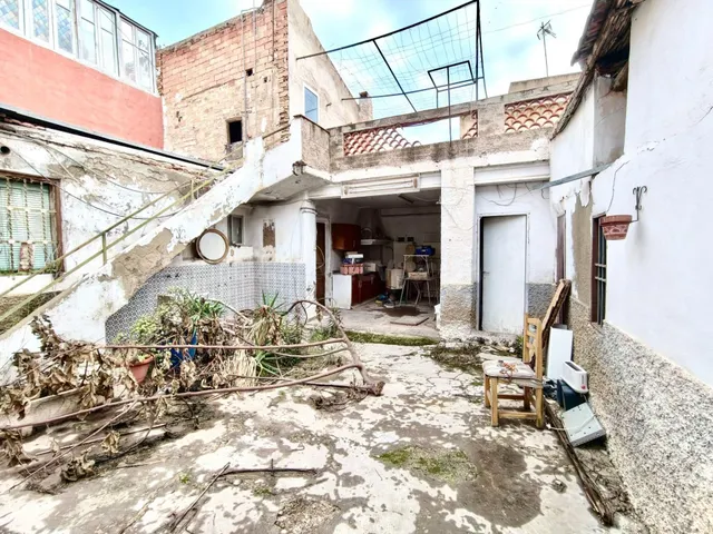CASA CON JARDÍN Y TERRAZA EN LOS DOLORES - foto 2