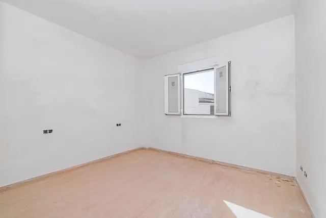 EDIFICIO EN VENTA EN MORALEDA DE ZAFAYONA — 37