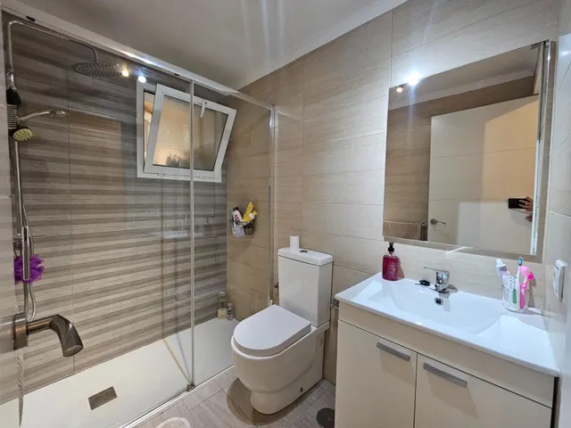 Piso familiar con Garaje, Trastero y Piscina en El Pinillo, a 800 Metros del Mediterráneo — 47