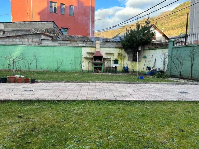 SE VENDE PARCELA URBANA CON CASA PREFABRICADA — 14