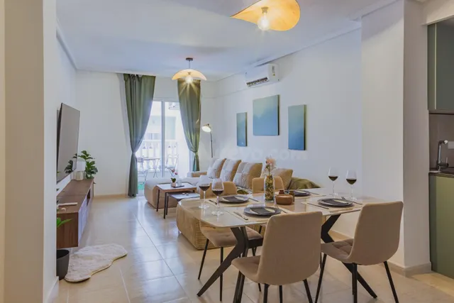 Apartamento elegantemente reformado, céntrico y espacioso. Balcón con orientación oeste ¡y a solo 550 m de Playa del Cura! — 4