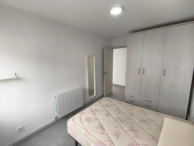 Piso de 72m2 útiles. Distribuido en tres dormitorios, salón, cocina y baño — 21
