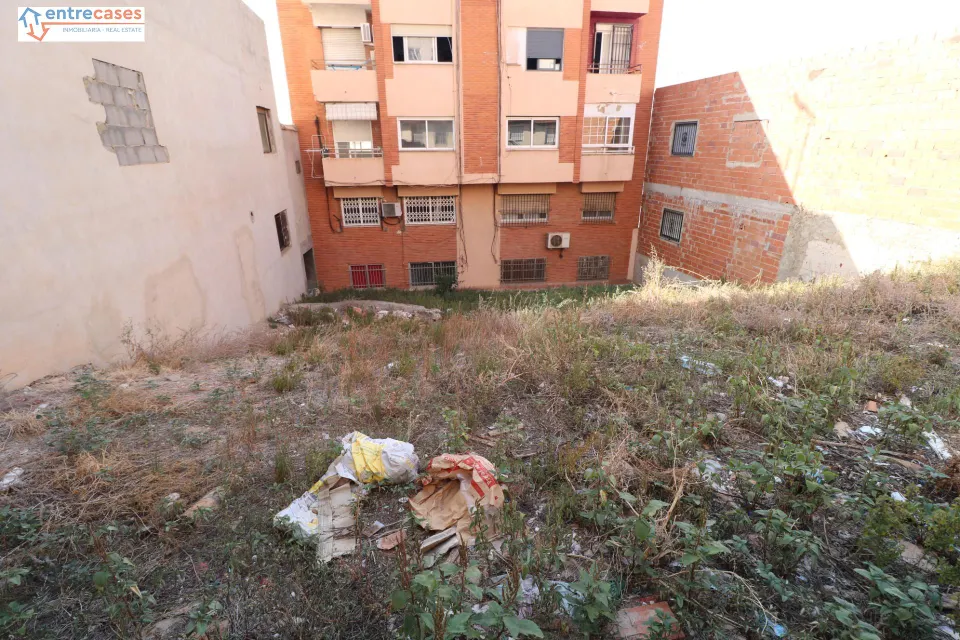 SOLAR CON MUCHAS POSIBILIDADES EN SAGUNTO