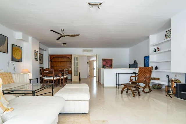 Amplio dúplex en Río Real, Marbella Este, junto a proyectos de alto valor — 43
