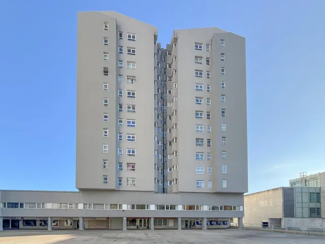 Piso con garaje y trastero en torre en Elviña — 31
