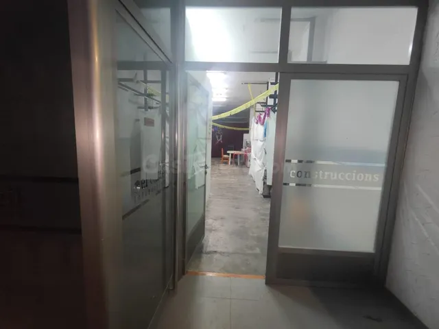 Oportunidad de Inversión en Burjassot: Local Comercial con p - foto 2