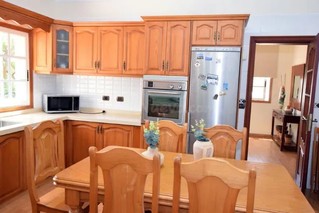 Exclusivo chalet con finca, piscina, cuadra para caballos y  - foto 4