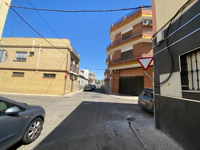 Se vende Edificio + Garajes en Sevilla - foto 3