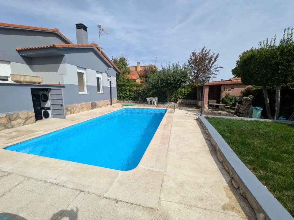 CHALET INDEPENDENTE CON PISCINA
