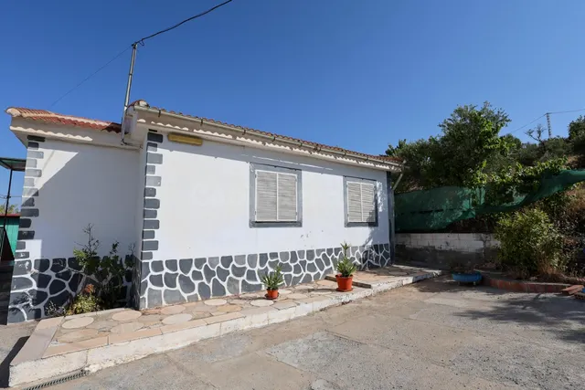 Finca rústica de 9.766 m2 con vivienda legalizada, AFO y pis - foto 3