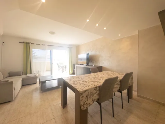 Exclusivo Ático Triplex de 180m2 con Terrazas en Dakota Park - foto 5