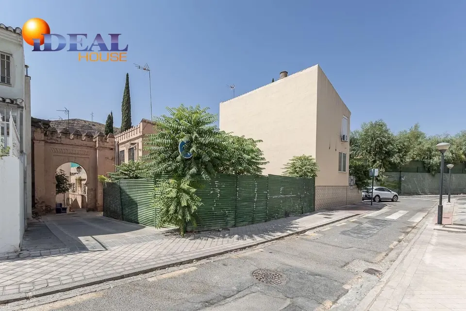 SOLAR EN LANCHA DEL GENIL