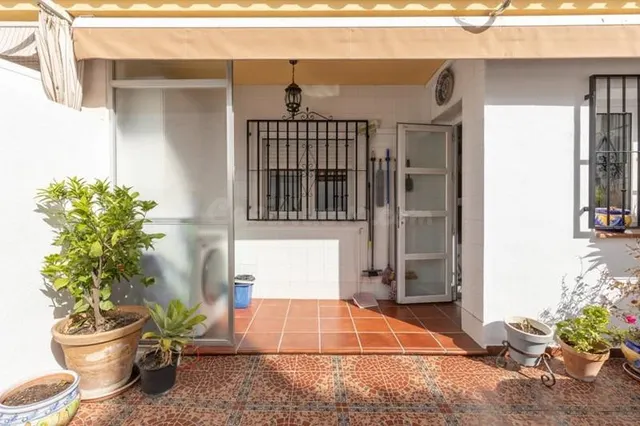 BONITA Y AMPLIA CASA ADOSADA DISPONIBLE EN MARACENA!!