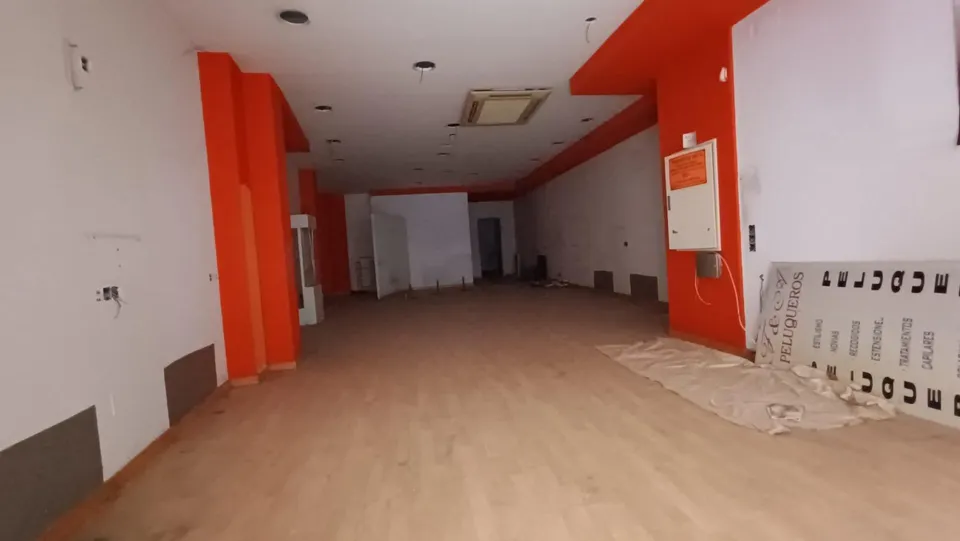 VENTA/ALQUILER DE LOCAL COMERCIAL EN ZONA CENTRO.