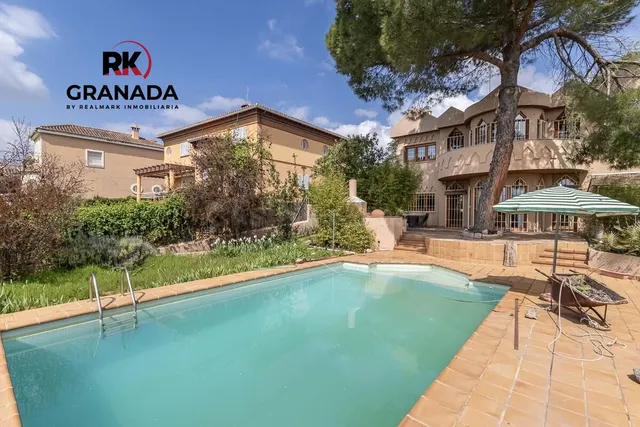 Espectacular casa independiente con piscina y grandes vistas