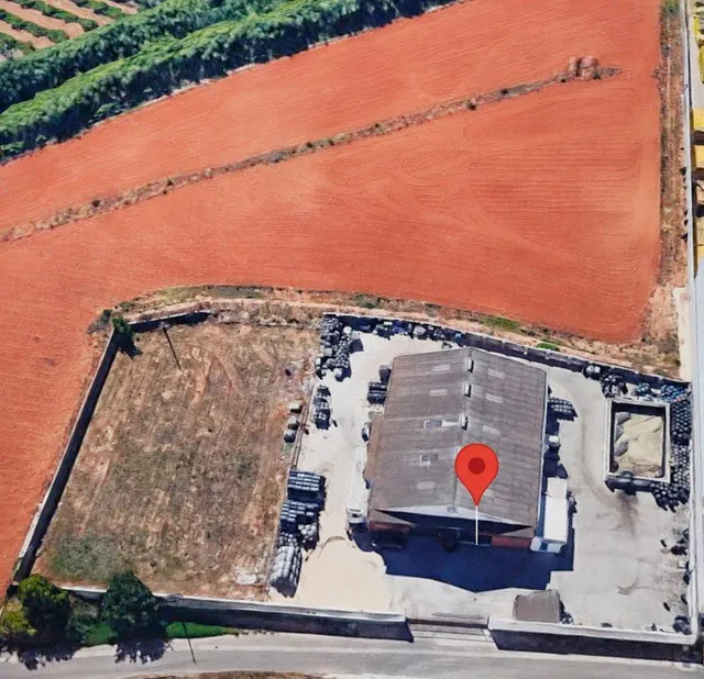 NAVE INDUSTRIAL EN ALZIRA CON 3.678 m2 DE PARCELA Y POTENCIA - foto 2