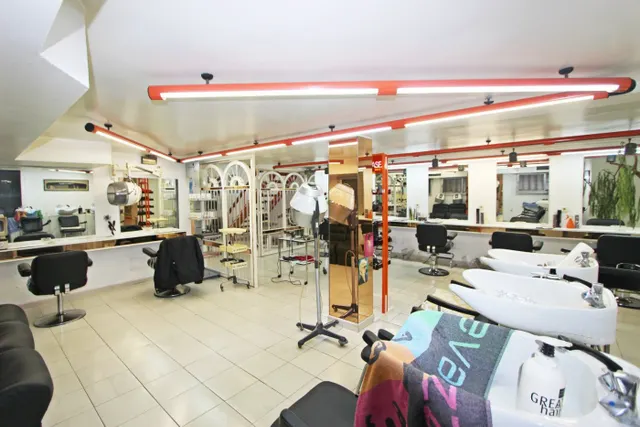 Espléndido local comercial próximo a La Campana — 4