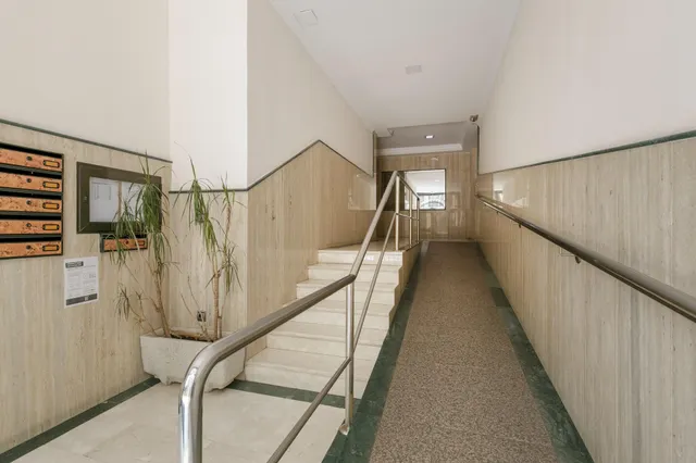 PISO en esquina CIRCUNVALACIÓN LA ENCINA - Frente PARQUE — 32