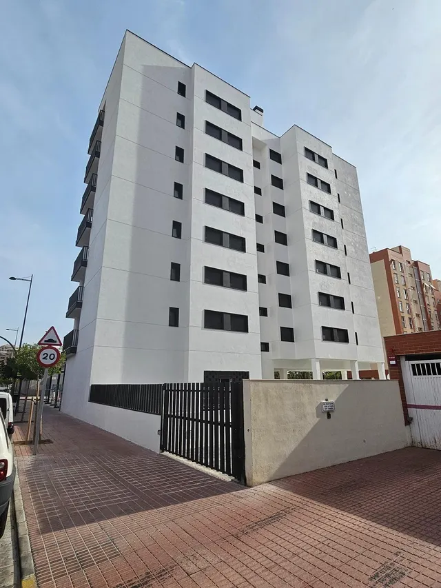 LOCAL COMERCIAL CON DOS TERRAZAS Y DOS PLAZAS DE GARAJE — 7