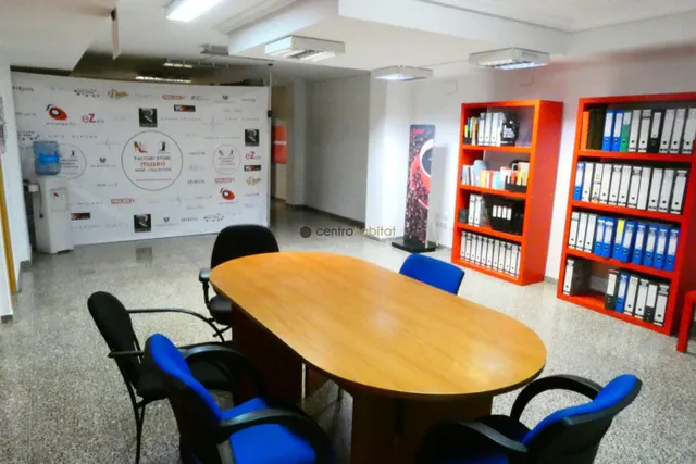 Entreplanta comercial en venta — 2