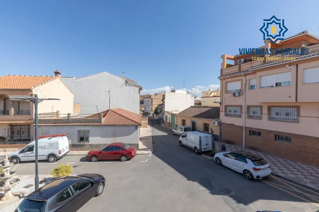 Casa en Armilla con terraza, patio y amplia cochera — 26