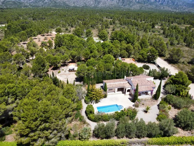 Exclusiva Villa con piscina en Sant Jordi d’Alfama - foto 2