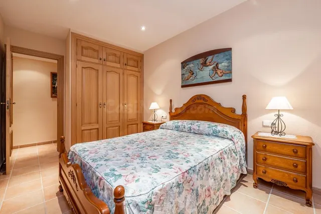 Piso en el centro de Granada, totalmente reformado con dos g