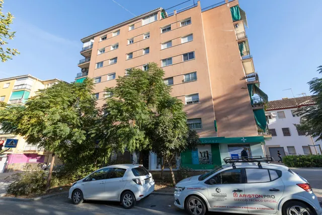 Piso luminoso de 3 dormitorios en la Antigua Ctra de Málaga — 6