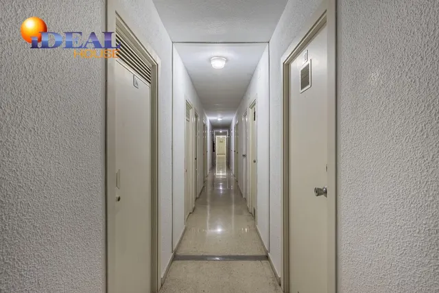 EXCLUSIVO PISO CON JARDÍN PRIVATIVO EN UNA DE LAS MEJORES URBANIZACIONES DE GRANADA — 44