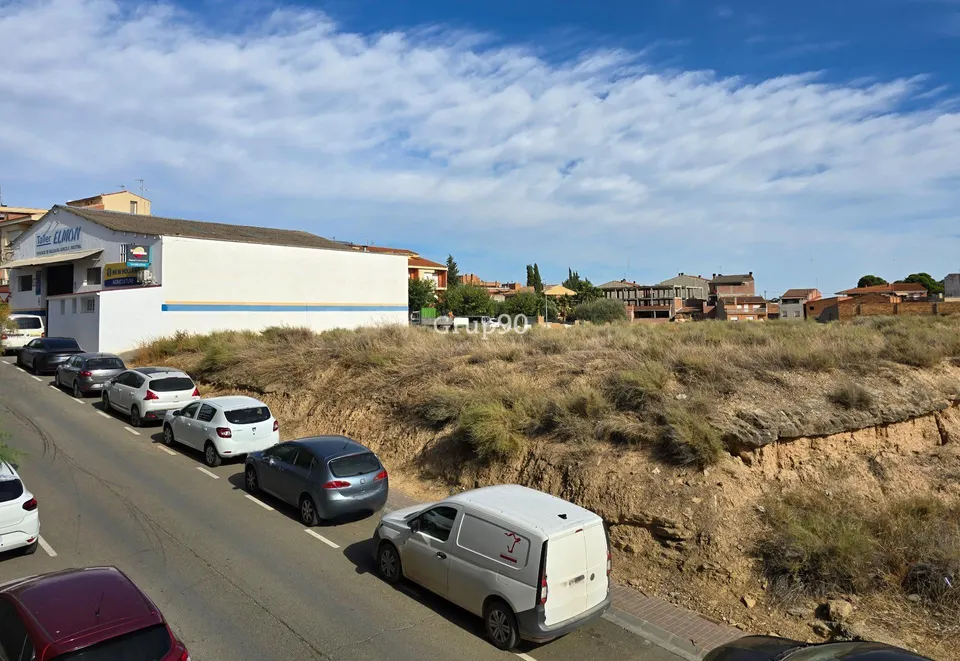 Solar en alcarras para edificar.