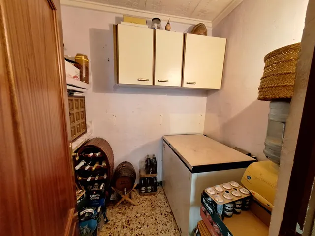 ¡Chalet con piscina a 858 €/m2!  4.000 m2 de parcela, 4 dormitorios y espacio para otra vivienda de 90 m2 — 25