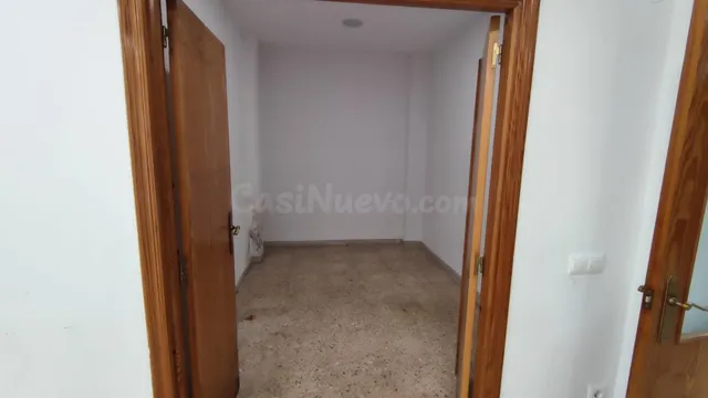 MAGNIFICO LOCAL COMERCIAL CON 2 SALIDAS EN GANDIA-BENIRREDRA - foto 5