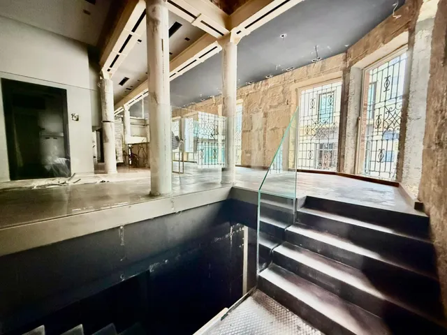 ALQUILER DE LOCAL EN EDIFICIO CATALOGADO POR SU VALOR HISTÓR - foto 4