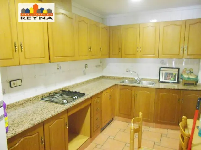 VIVIENDA ENTRESUELO CON CUATRO DORMITORIOS — 23