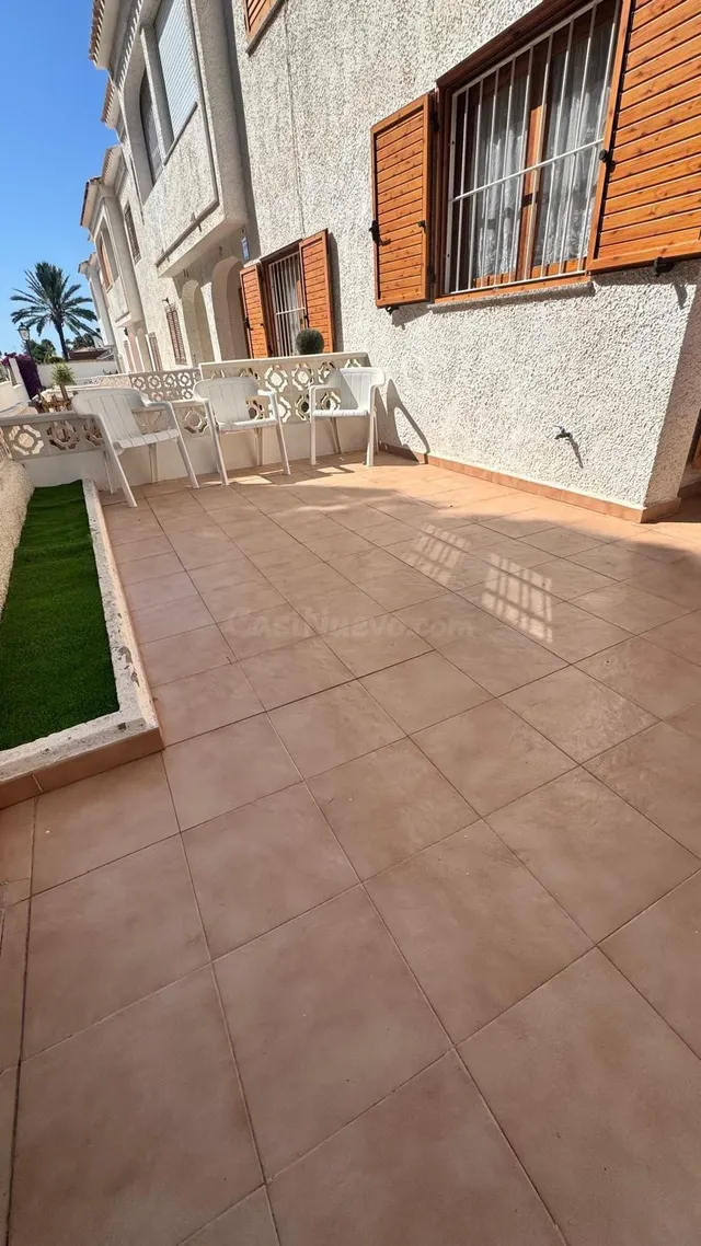 Chalet adosado de 3 dormitorios a tan solo 300 metros del ma - foto 2