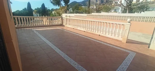 CHALET INDEPENDIENTE CON PARCELA URBANA. IDEAL INVERSORES. — 40