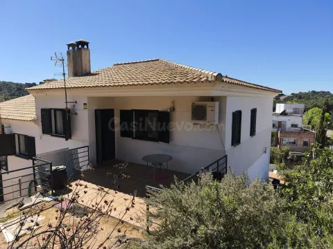 CASA EN ESQUINA PARA ENTRAR A VIVIR EN LAS JARAS