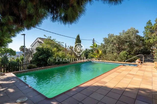 Casa independiente con piscina y jardín en Vallpineda — 35